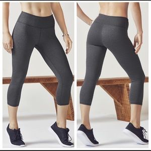 ⚡️Fabletics Salar Solid Powerhold Capri
